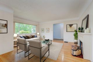 Photo 4: 3210 Aldridge St in Saanich: SE Camosun Single Family Residence for sale (Saanich East)  : MLS®# 967083