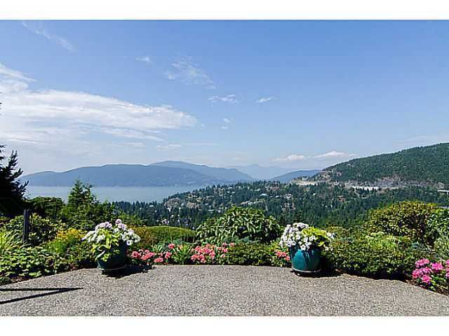 Main Photo: 5257 ASPEN Crescent in West Vancouver: Upper Caulfeild Townhouse for sale in "SAHALEE" : MLS®# V1023681