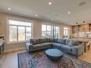 Photo 4: 40874 THE CRESCENT in Squamish: University Highlands House for sale in "University Heights" : MLS®# R2870248