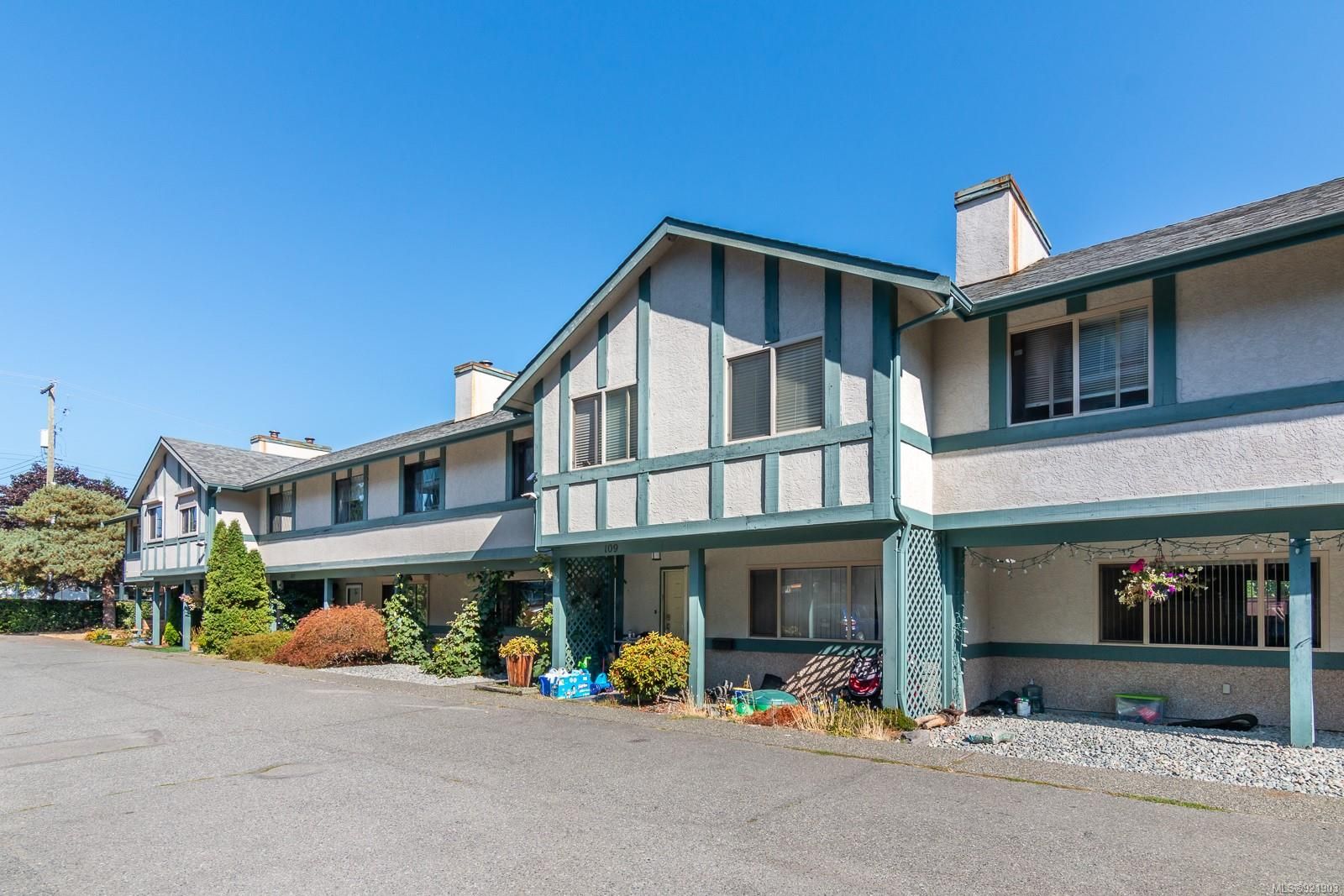 Main Photo: 107 2763 Jacklin Rd in Langford: La Langford Proper Row/Townhouse for sale : MLS®# 921903
