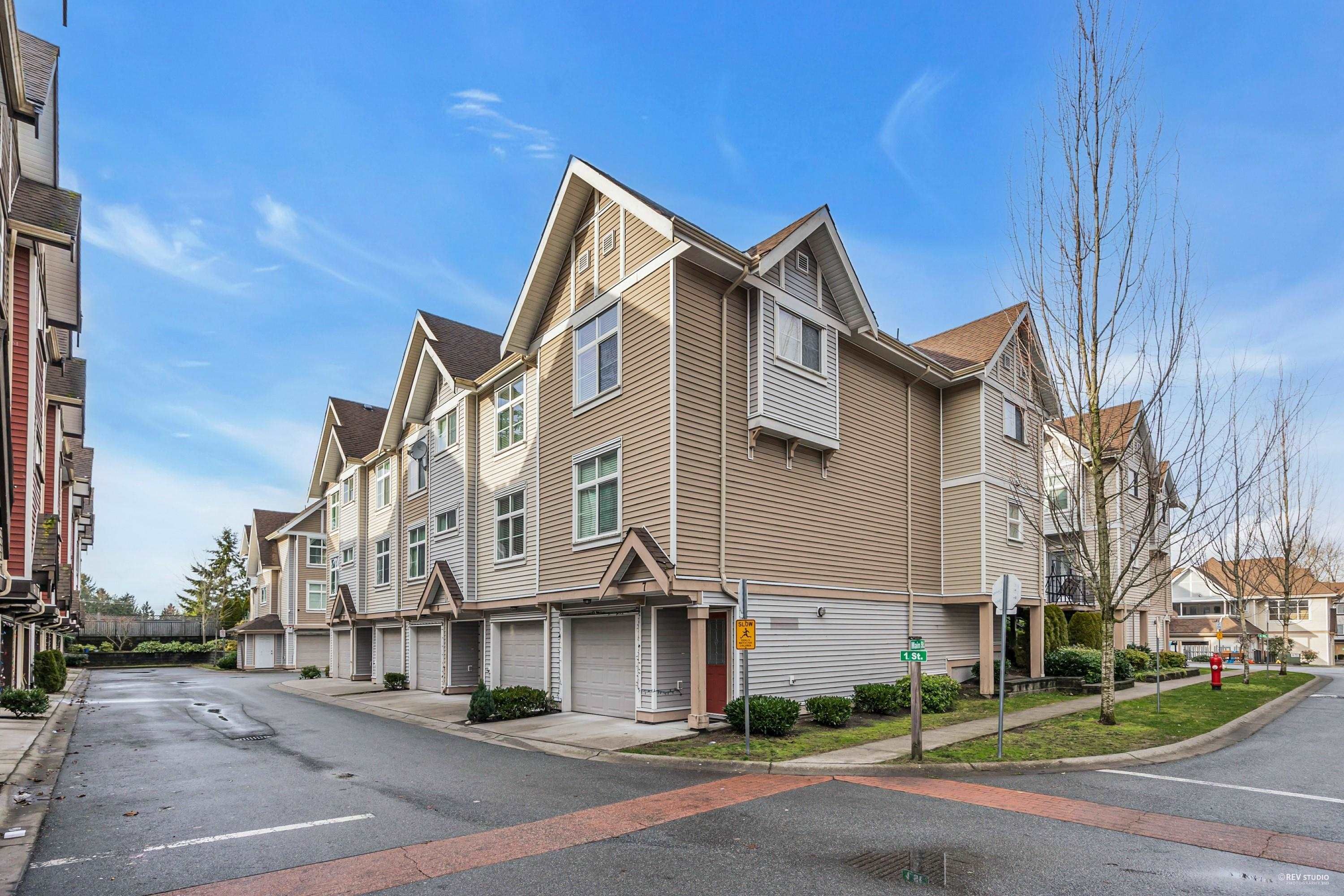 Main Photo: 8 9405 121 Street in Surrey: Queen Mary Park Surrey Townhouse for sale in "REDLEAF CRESCENT" : MLS®# R2746392
