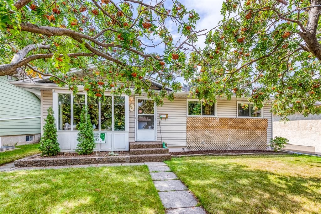 Main Photo: 101 Fielding Drive SE in Calgary: Fairview Detached for sale : MLS®# A1256337