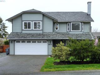 Photo 1: 4071 Santa Anita Ave in VICTORIA: SW Strawberry Vale House for sale (Saanich West)  : MLS®# 783110