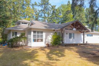 Photo 3: 9320/9316 Lochside Dr in North Saanich: NS Bazan Bay House for sale : MLS®# 886022
