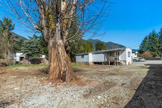 Photo 3: 2 41711 TAYLOR Road in Mission: Dewdney Deroche Manufactured Home for sale in "Kelly Estates" : MLS®# R2862876