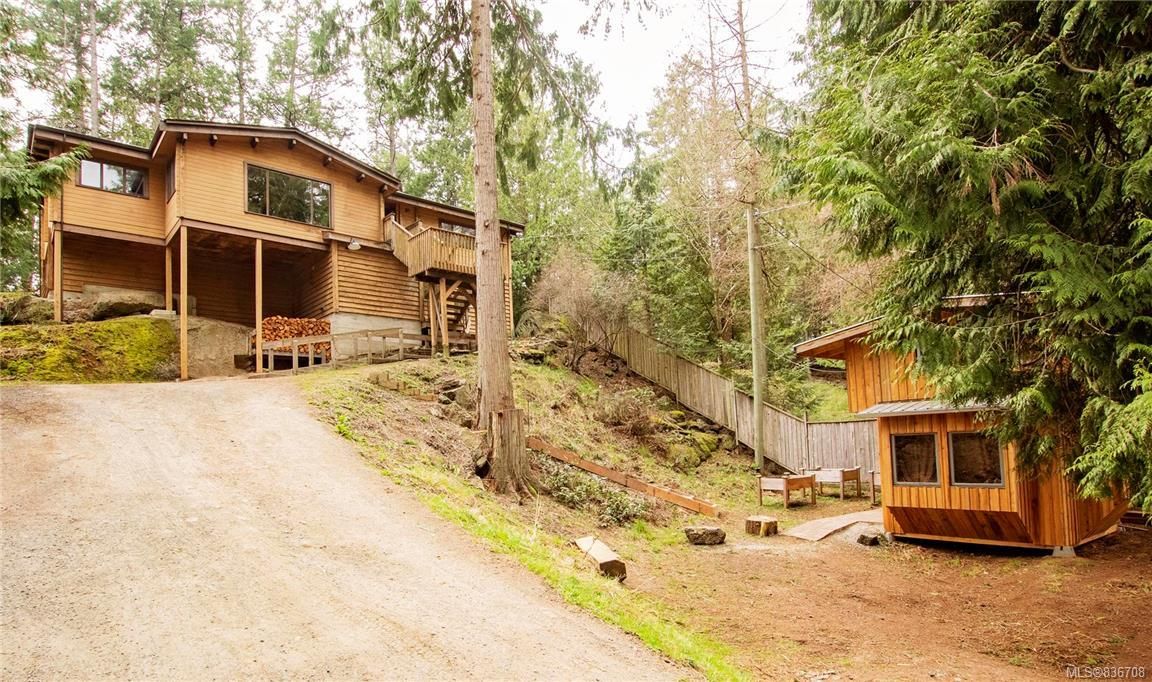 Main Photo: 4871 Pirates Rd in Pender Island: GI Pender Island House for sale (Gulf Islands)  : MLS®# 836708