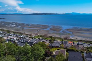 Photo 26: 14553 SUNSET Drive: White Rock House for sale in "West White Rock Beach" (South Surrey White Rock)  : MLS®# R2692339