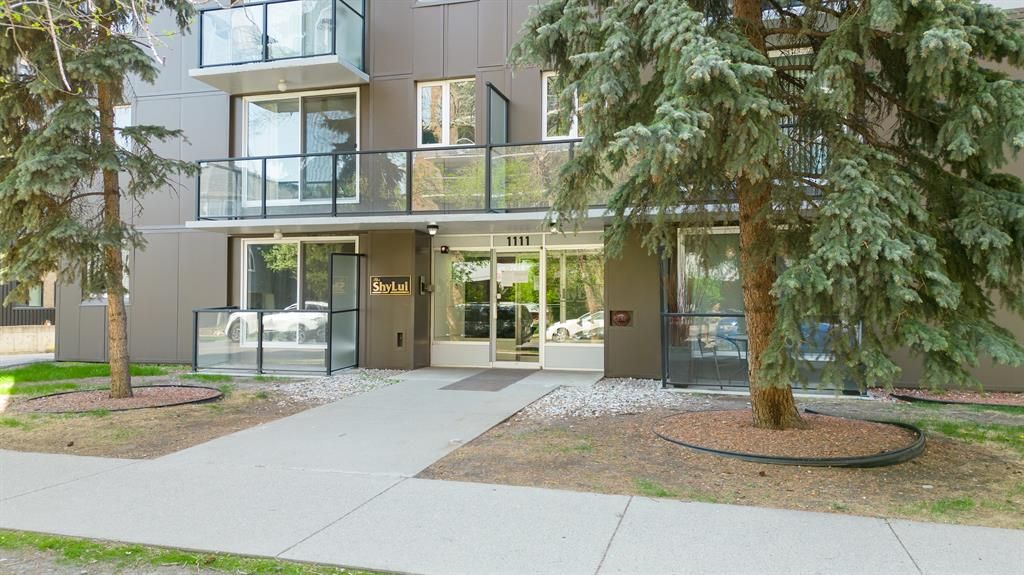 Main Photo: 204 1111 15 Avenue SW in Calgary: Beltline Apartment for sale : MLS®# A2050011