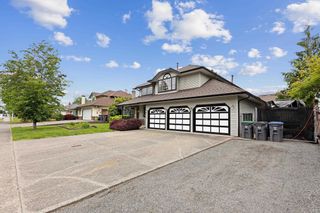 Photo 2: 5860 188 Street in Surrey: Cloverdale BC House for sale in "ROSEWOOD PARK" (Cloverdale)  : MLS®# R2698962