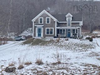 Photo 1: 217 Woodside Road in Woodside: Kings County Residential for sale (Annapolis Valley)  : MLS®# 202302317