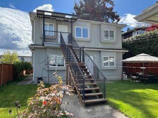 Photo 2: 463 E 23RD Avenue in Vancouver: Fraser VE House for sale (Vancouver East)  : MLS®# R2879066