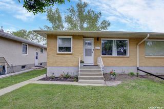 Photo 1: 17 McMurchy Avenue in Regina: Coronation Park Residential for sale : MLS®# SK896482