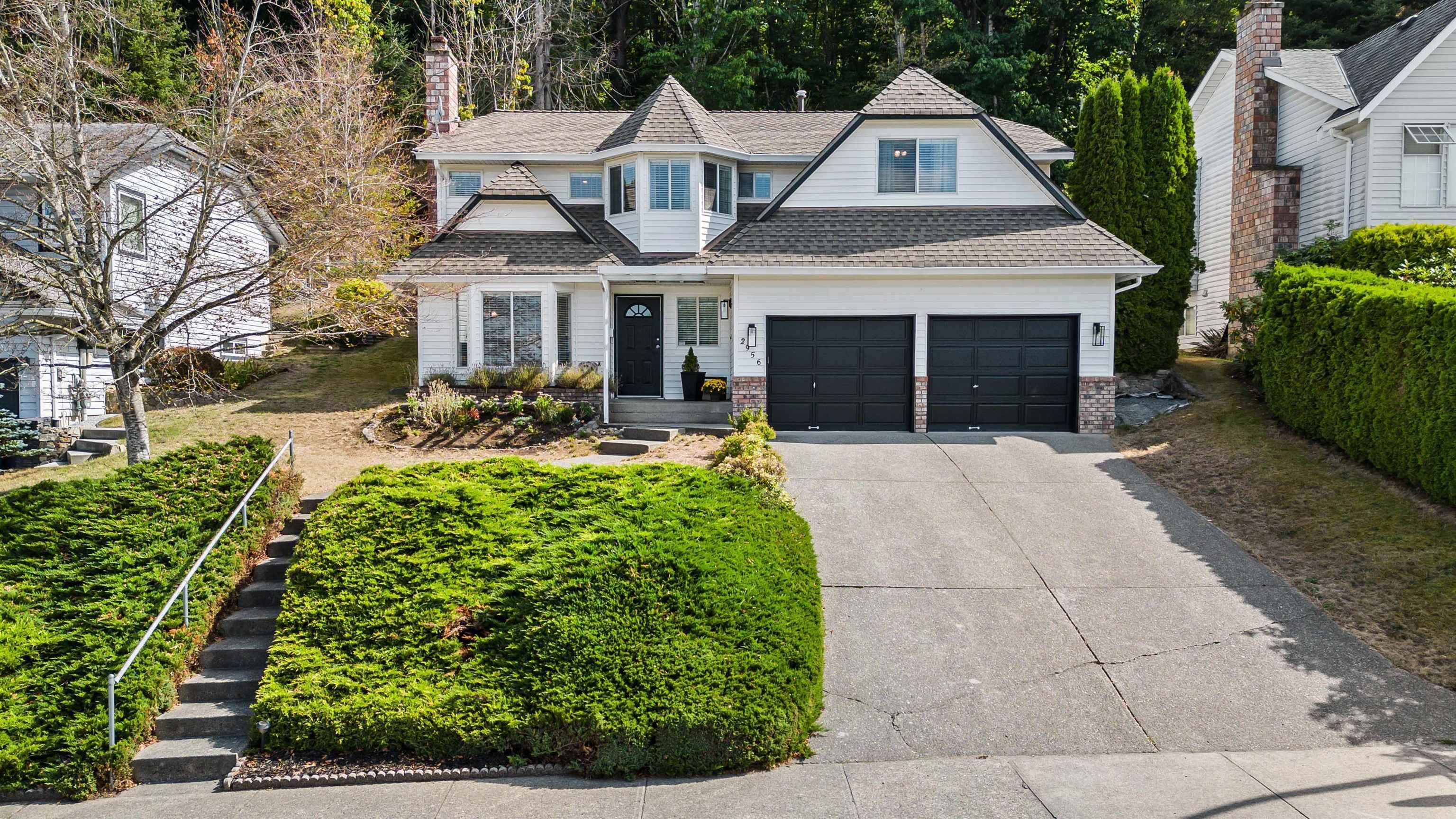 Main Photo: 2956 GLENCOE Place in Abbotsford: Abbotsford East House for sale : MLS®# R2815534