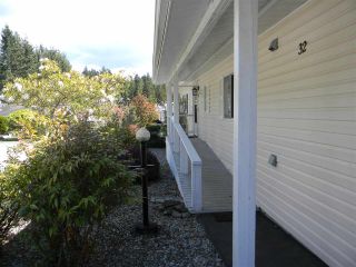 Photo 2: 32 4116 BROWNING Road in Sechelt: Sechelt District Manufactured Home for sale in "ROCKLAND WYND" (Sunshine Coast)  : MLS®# R2369440