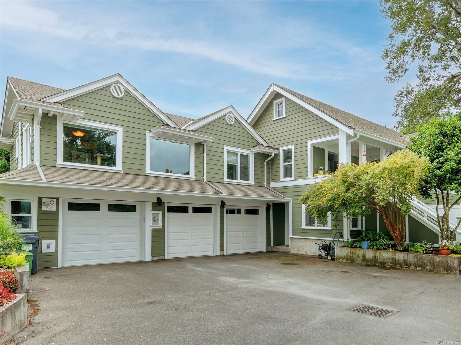Main Photo: 965 Damelart Way in Central Saanich: CS Brentwood Bay House for sale : MLS®# 938156