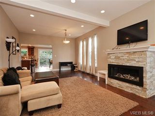 Photo 2: 911 Richmond Ave in VICTORIA: Vi Fairfield East House for sale (Victoria)  : MLS®# 725085