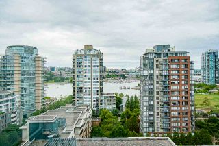 Photo 1: 1801 1201 MARINASIDE Crescent in Vancouver: Yaletown Condo for sale in "The Peninsula" (Vancouver West)  : MLS®# R2373900