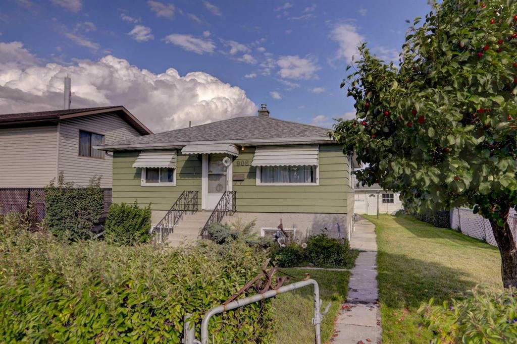 Main Photo: 908 39 Street SE in Calgary: Forest Lawn Detached for sale : MLS®# A2079324