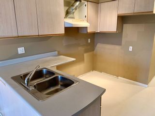 Photo 12: 404 2133 DUNDAS Street in Vancouver: Hastings Condo for sale in "HARBOURGATE" (Vancouver East)  : MLS®# R2693553