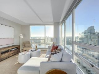 Photo 2: 2606 1201 MARINASIDE Crescent in Vancouver: Yaletown Condo for sale in "THE PENINSULA" (Vancouver West)  : MLS®# R2363085