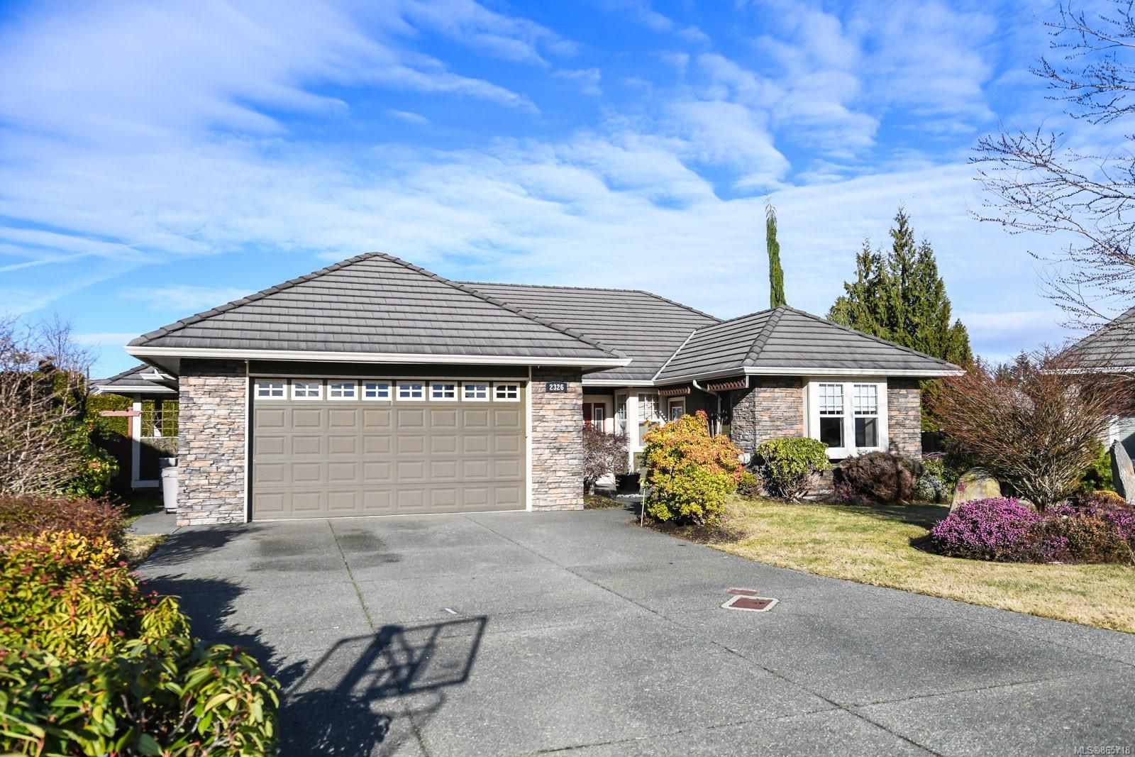 Main Photo: 2326 Suffolk Cres in Courtenay: CV Crown Isle House for sale (Comox Valley)  : MLS®# 865718