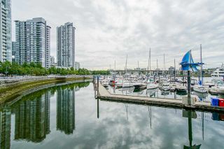 Photo 18: 1801 1201 MARINASIDE Crescent in Vancouver: Yaletown Condo for sale in "The Peninsula" (Vancouver West)  : MLS®# R2373900