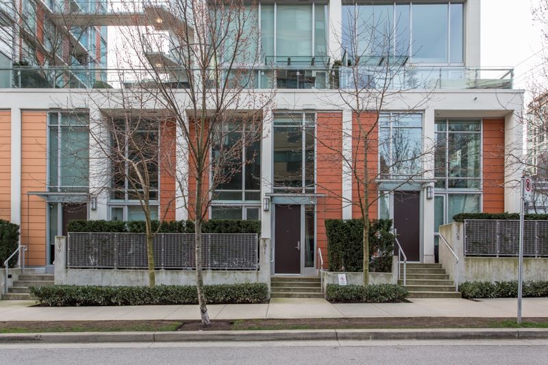 Main Photo: 1311 CONTINENTAL Street in Vancouver: Downtown VW Townhouse for sale in "Maddox" (Vancouver West)  : MLS®# R2445370