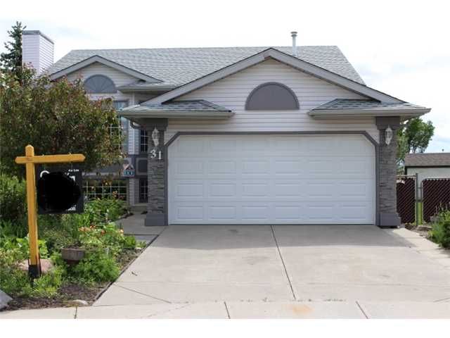 Main Photo: 31 APPLERIDGE Green SE in CALGARY: Applewood Residential Detached Single Family for sale (Calgary)  : MLS®# C3620379