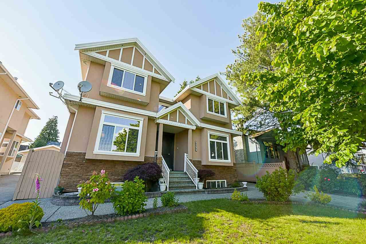 Main Photo: 2125 EDINBURGH STREET in New Westminster: Connaught Heights House for sale : MLS®# R2275635
