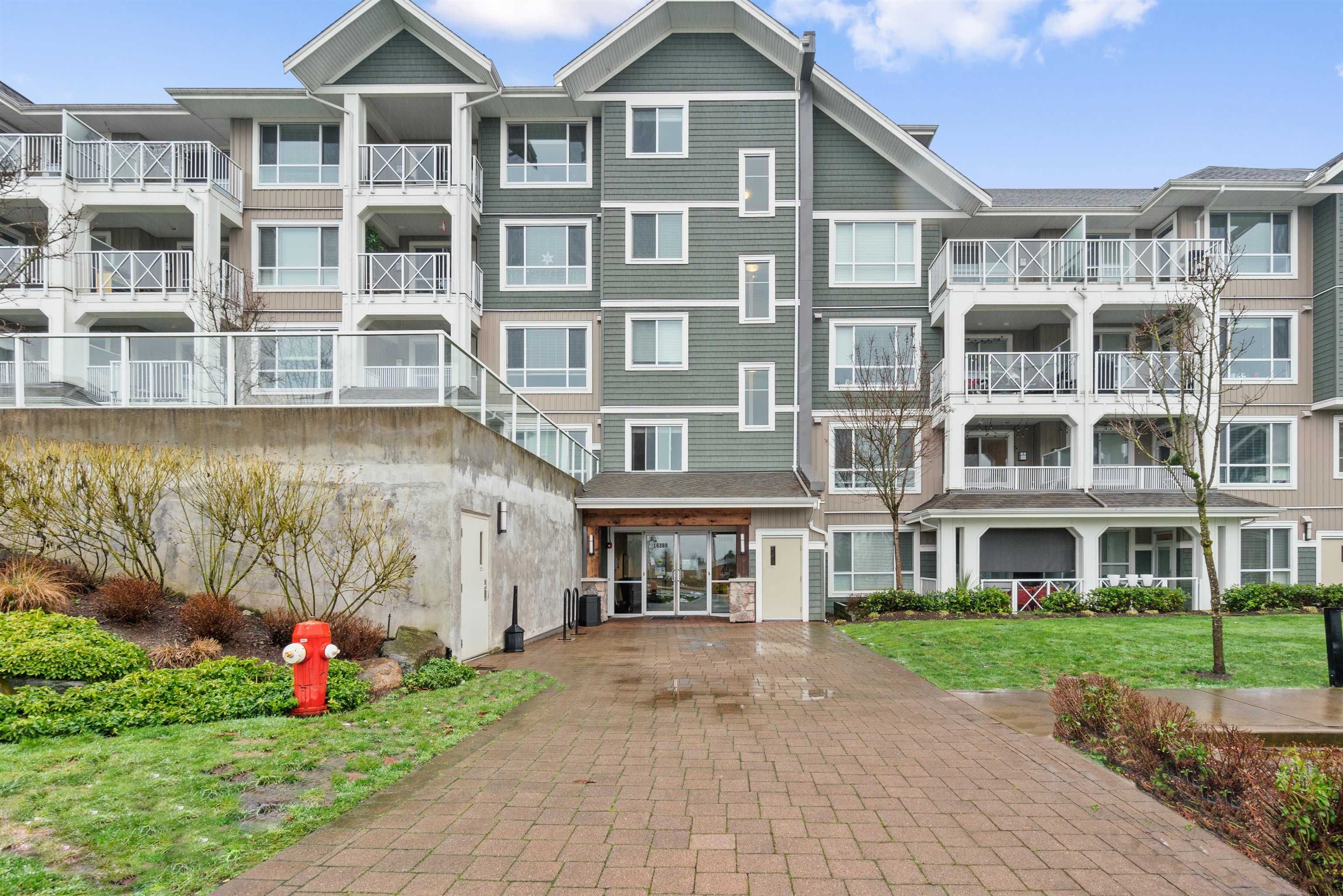 Main Photo: 406 16388 64 Avenue in Surrey: Cloverdale BC Condo for sale in "THE RIDGE AT BOSE FARMS" (Cloverdale)  : MLS®# R2638469