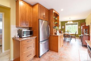 Photo 11: 7954 Lochside Dr in Central Saanich: CS Turgoose House for sale : MLS®# 836425