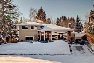 Photo 1: 79 WOODLARK Drive SW in Calgary: Wildwood House for sale : MLS®# C4093844