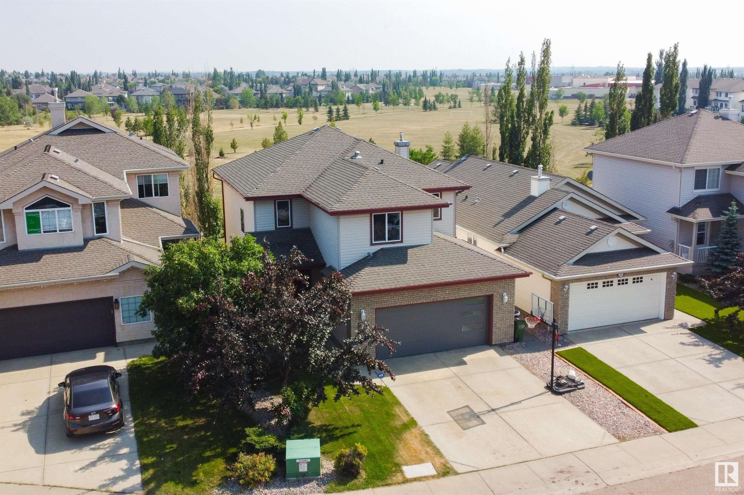 Main Photo: 2329 TAYLOR Close in Edmonton: Zone 14 House for sale : MLS®# E4313939