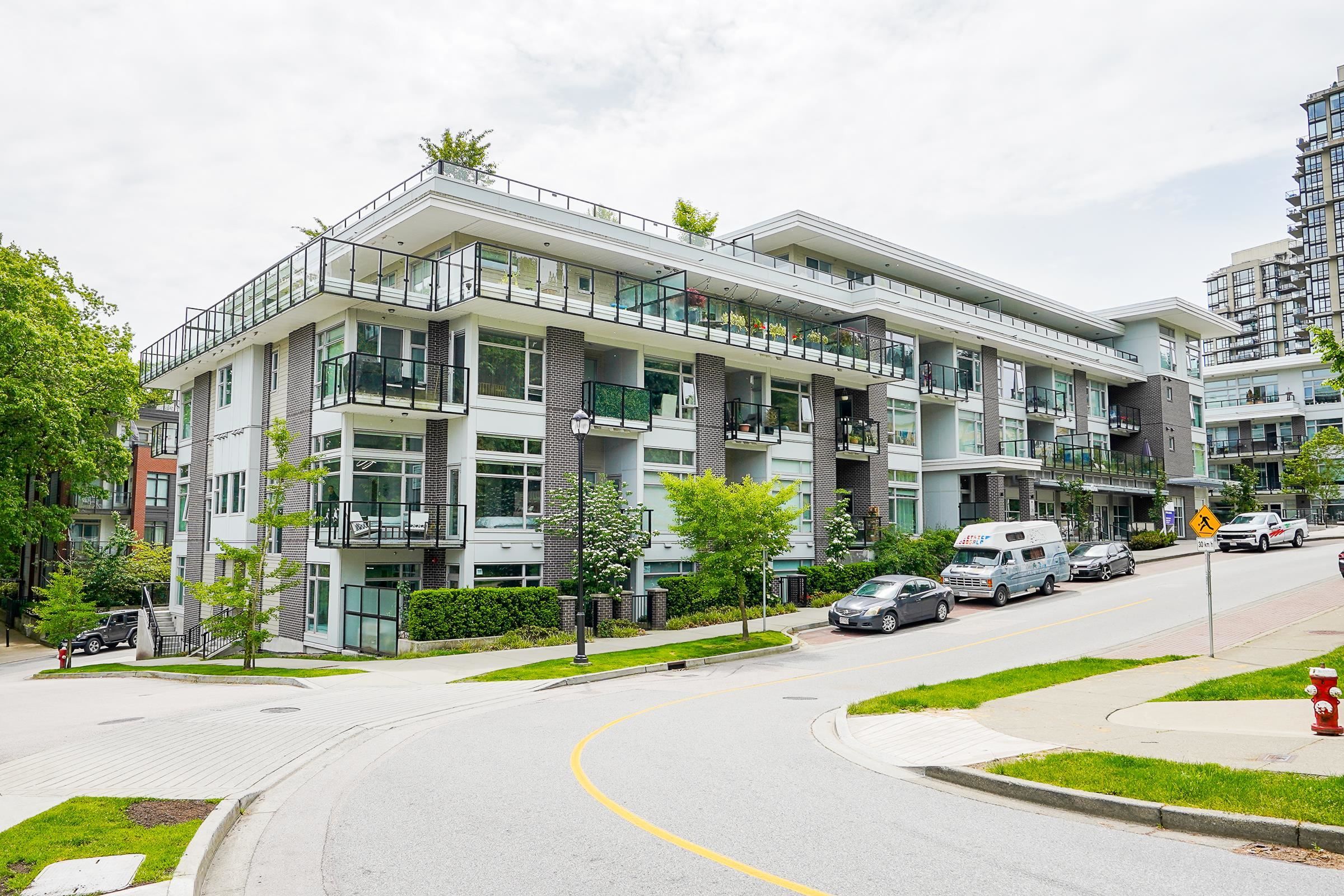Main Photo: TH3 28 E ROYAL Avenue in New Westminster: Fraserview NW Townhouse for sale in "THE ROYAL" : MLS®# R2697825