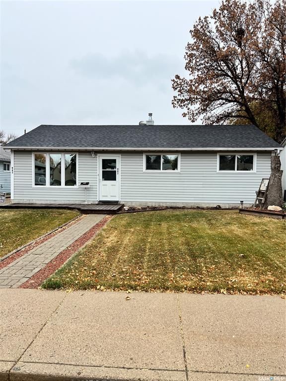 Main Photo: 807 S Avenue North in Saskatoon: Mount Royal SA Residential for sale : MLS®# SK911646
