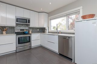 Photo 11: 2409 Cook St in Victoria: Vi Fernwood House for sale : MLS®# 947625