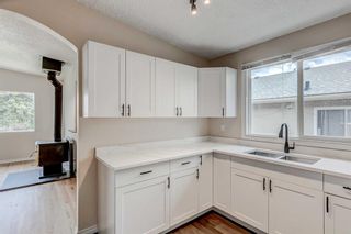 Photo 8: 915 43 Street SE in Calgary: Forest Lawn Semi Detached (Half Duplex) for sale : MLS®# A2088574