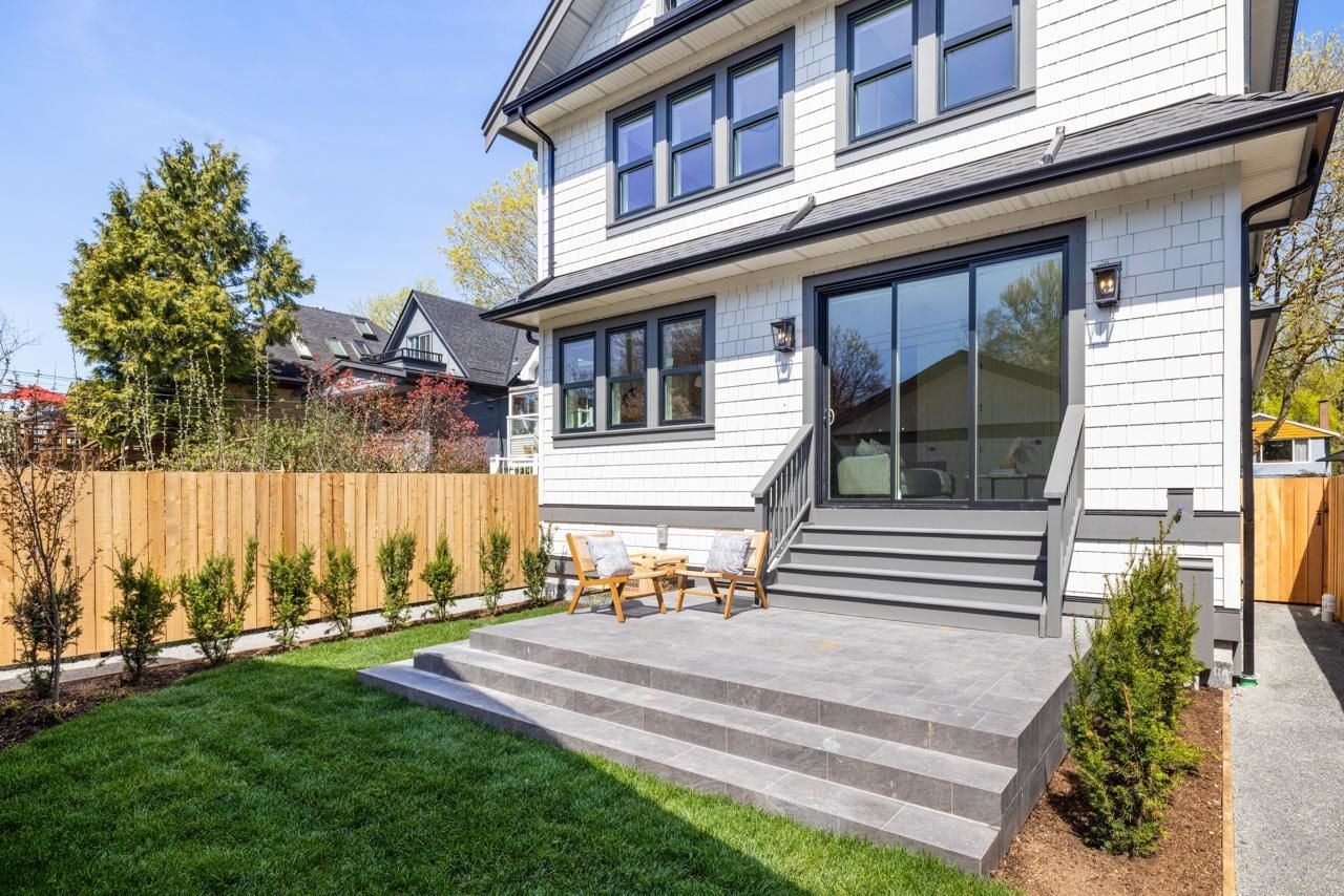 Main Photo: 2170 E 13TH Avenue in Vancouver: Grandview Woodland 1/2 Duplex for sale in "TROUT LAKE / COMMERCIAL DRIVE" (Vancouver East)  : MLS®# R2781019