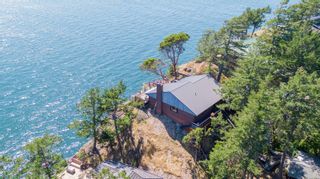 Photo 3: 7918 Swanson View Dr in Pender Island: GI Pender Island House for sale (Gulf Islands)  : MLS®# 912075