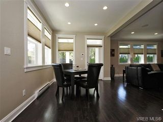 Photo 7: 3874 SOUTH VALLEY Dr in VICTORIA: SW Strawberry Vale House for sale (Saanich West)  : MLS®# 678940