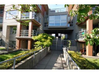 Photo 2: 408 3161 W 4TH Avenue in Vancouver: Kitsilano Condo for sale in "BRIDGEWATER" (Vancouver West)  : MLS®# V1053180