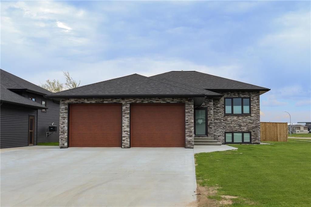 Main Photo: 1005 Snowdrop Drive in Winkler: R35 Residential for sale (R35 - South Central Plains)  : MLS®# 202313636