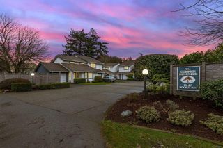 Photo 4: 40 2147 Sooke Rd in Colwood: Co Royal Roads Row/Townhouse for sale : MLS®# 952277
