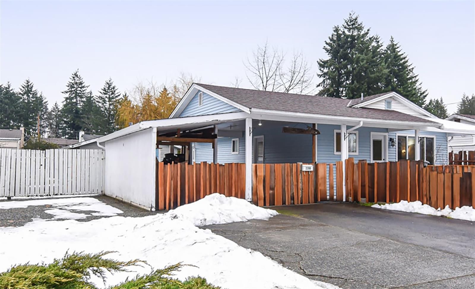 Main Photo: 2200 Stewart Ave in Courtenay: CV Courtenay City House for sale (Comox Valley)  : MLS®# 892585
