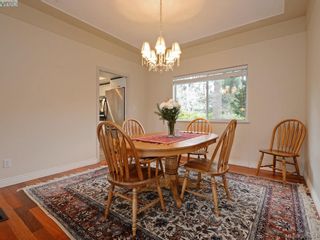 Photo 6: 940 Bearwood Lane in VICTORIA: SE Broadmead House for sale (Saanich East)  : MLS®# 775394
