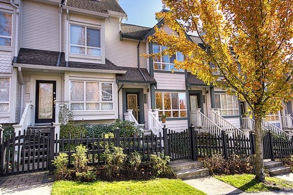 Main Photo: 7480 Hawthorne Terrace in Burnaby: Highgate Townhouse for sale in "Rockhill Village" (Burnaby South)  : MLS®# V795963