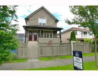 Photo 1: 2241 E PENDER Street in Vancouver: Hastings House for sale (Vancouver East)  : MLS®# V654576