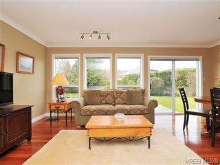 Photo 9: 1182 Garden Grove Pl in VICTORIA: SE Sunnymead House for sale (Saanich East)  : MLS®# 635489