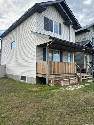 Photo 1: 1203 STEEVES Avenue in Saskatoon: Confederation Park Residential for sale : MLS®# SK905472