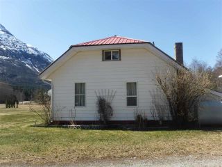 Photo 2: 1576 W MACKENZIE Highway in Bella Coola: Bella Coola/Hagensborg House for sale (Williams Lake (Zone 27))  : MLS®# R2450014